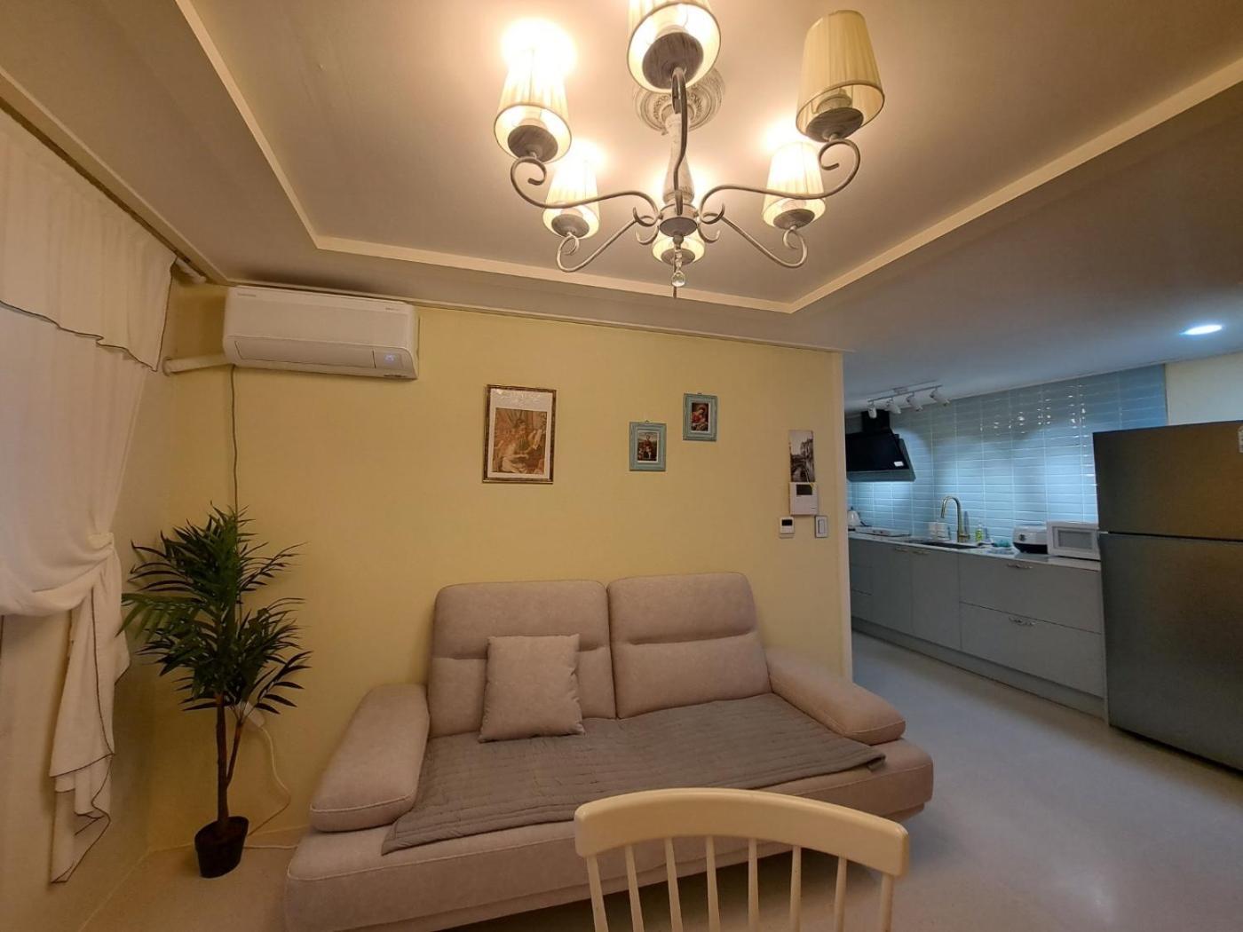Renee House Villa
